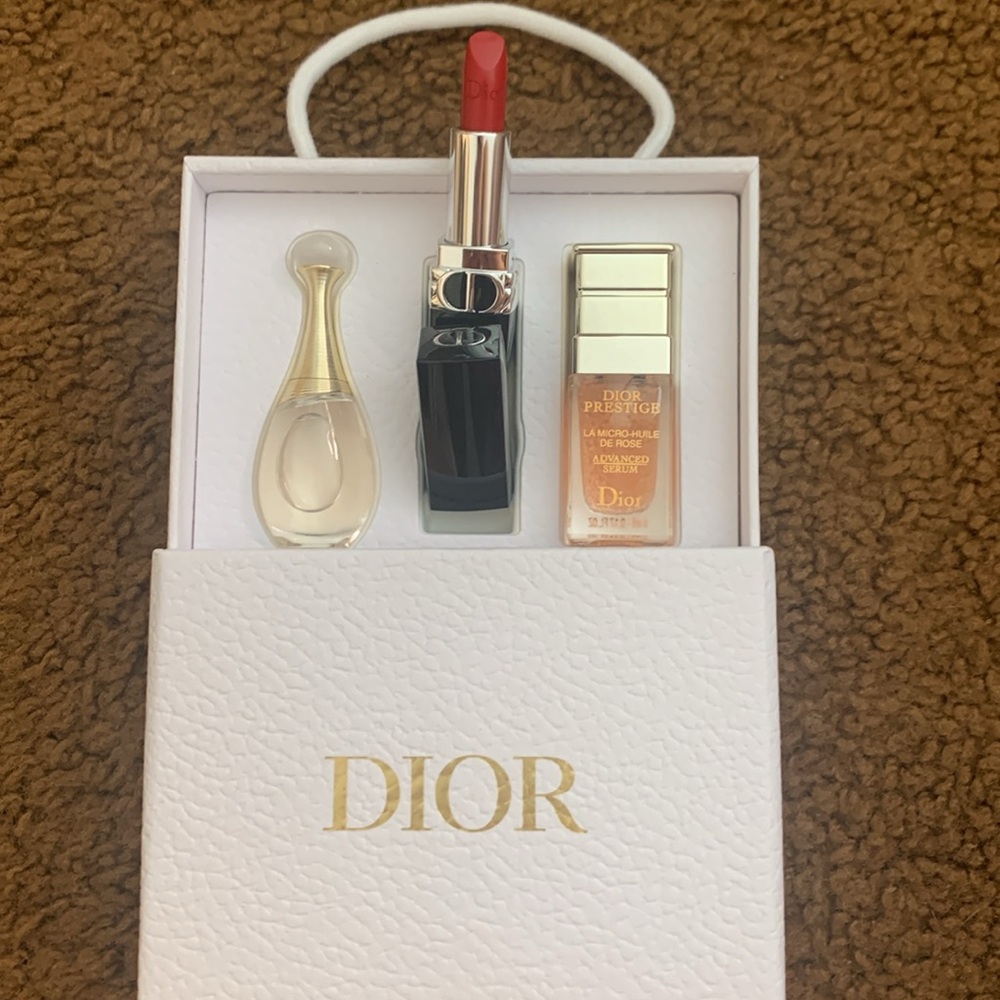 Dior Gift Box with 3 minis - 999 rouge lipstick satin + j’adore + serum